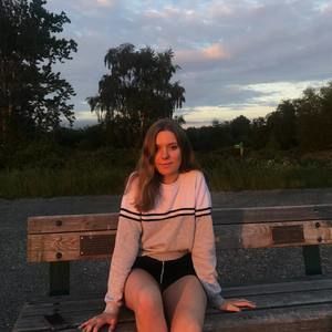 Meet your Posher, Olivia